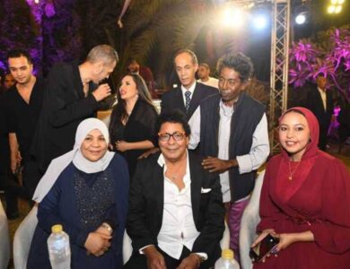 أحدث ظهور لمحمد منير في حفل زفاف ابنة شقيقته - أخبار السعودية