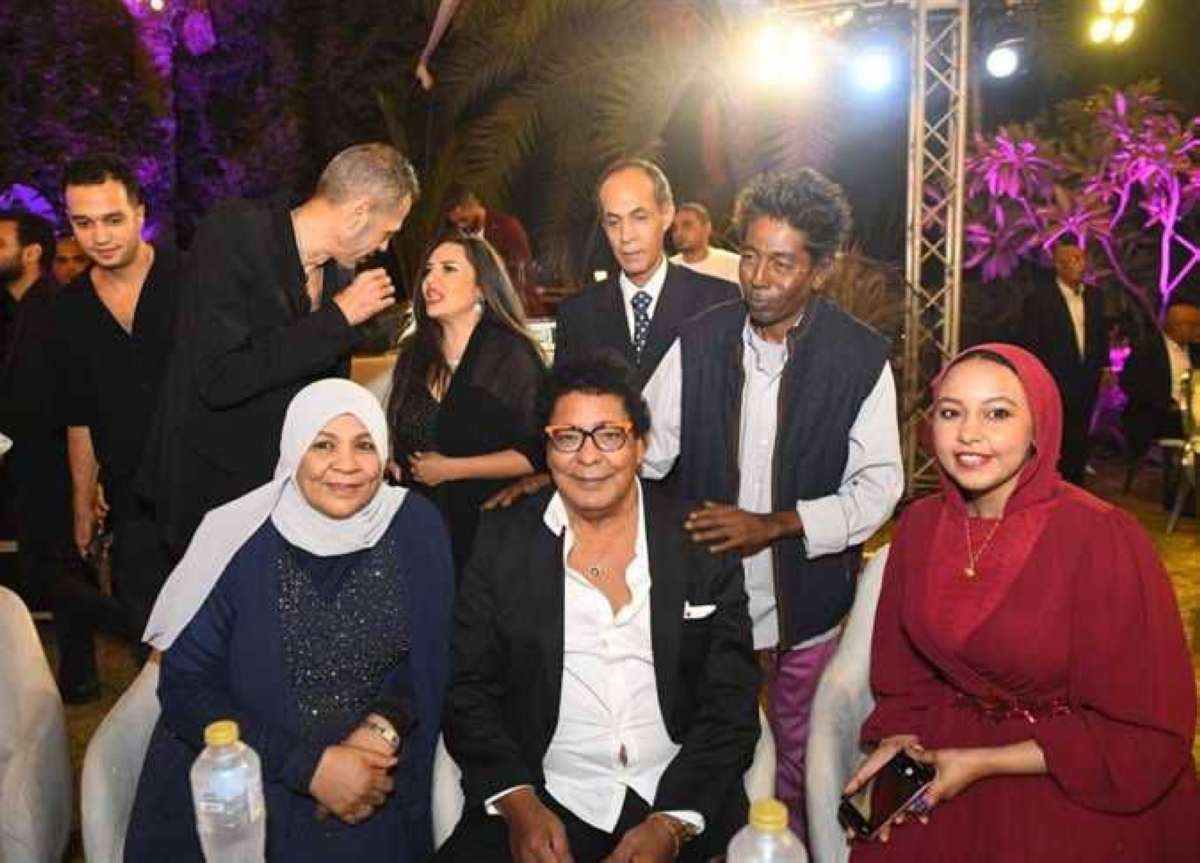 أحدث ظهور لمحمد منير في حفل زفاف ابنة شقيقته - أخبار السعودية