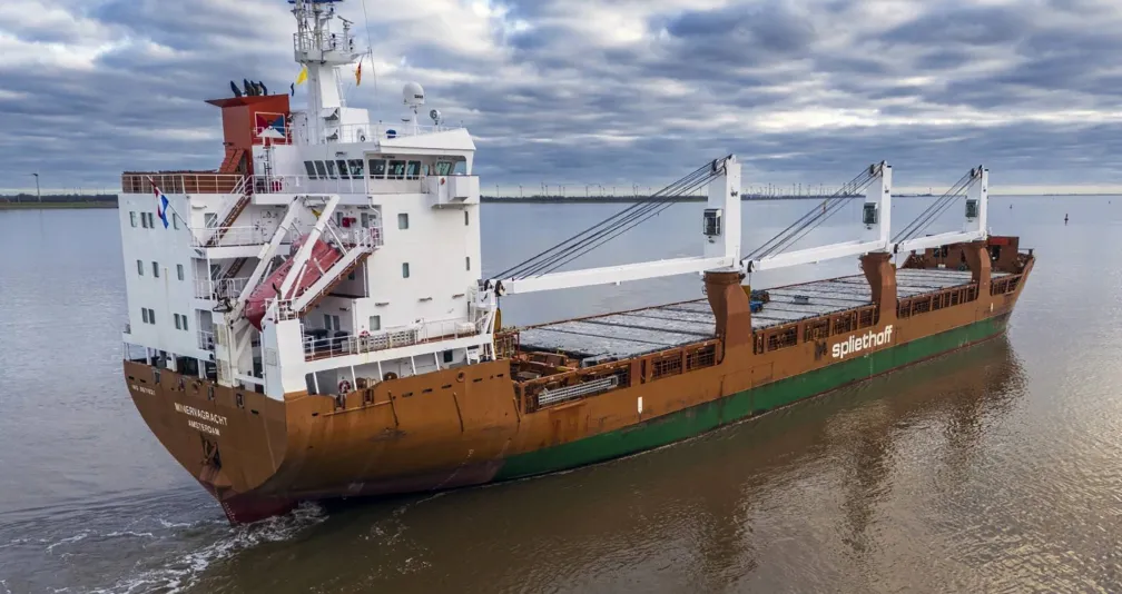 «أسبيدس» الأوروبية تنقذ 19 بحّاراً إثر هجوم يحمل بصمات الحوثيين