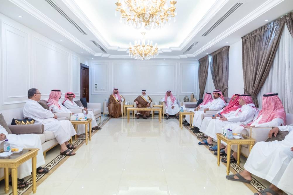 أمير الشرقية ونائبه يقدمان التعازي لأسرة بالعبيد - أخبار السعودية