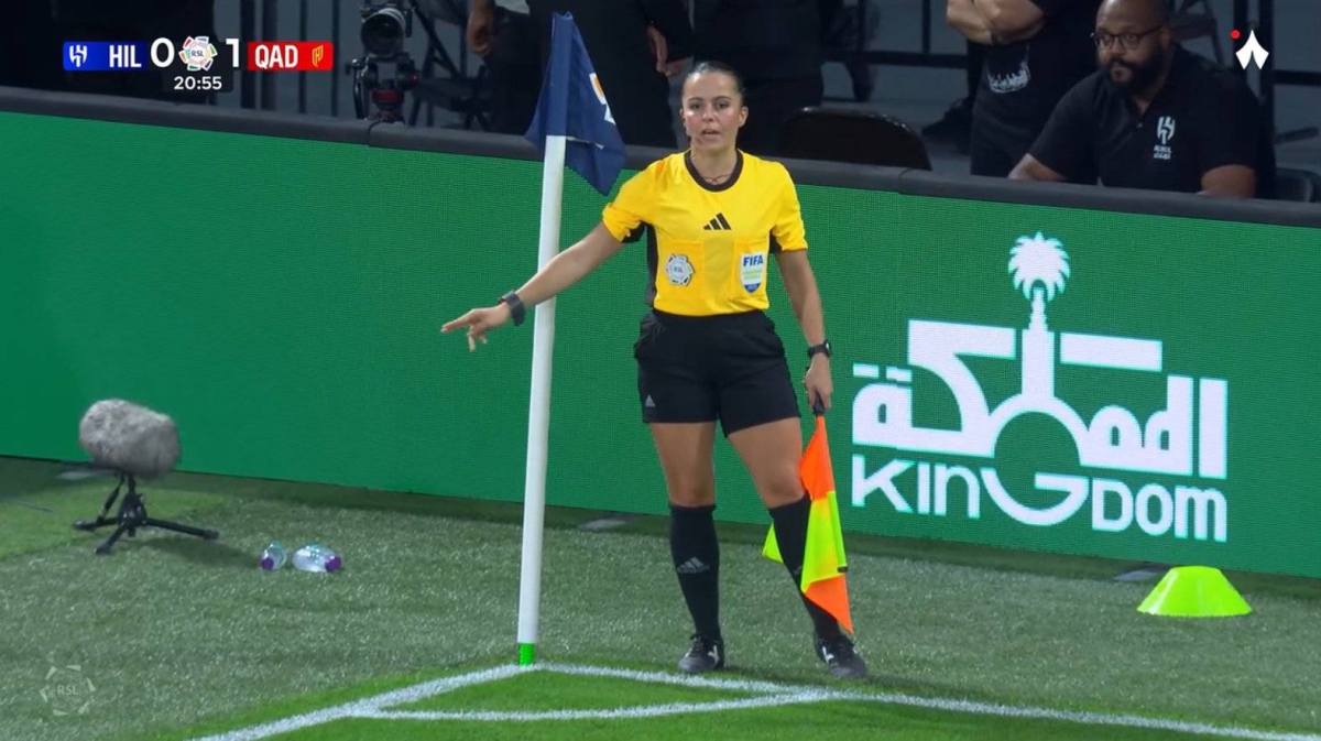 أول سيدة تظهر بدوري روشن.. إليانا.. طلّت وحكمَت - أخبار السعودية