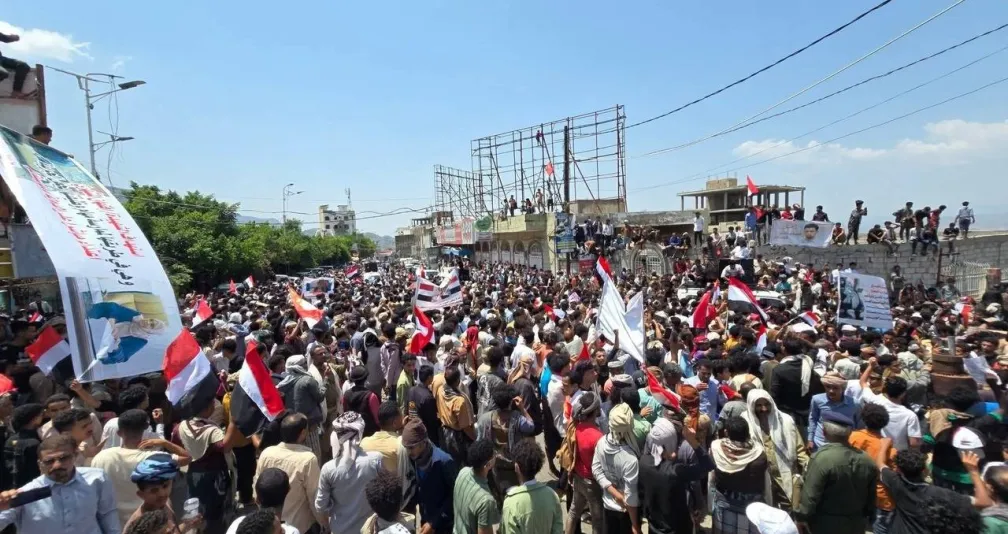 اغتيال مسؤولة حكومية في تعز يهز الشارع اليمني