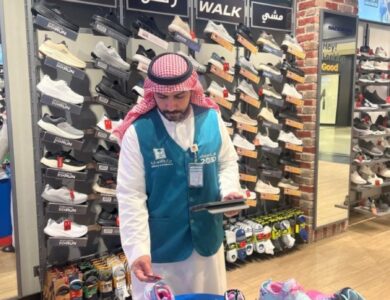 «التجارة»: 14,164 زيارة للتحقق من التزام المنشآت بضوابط تخفيضات اليوم الوطني الـ95 - أخبار السعودية