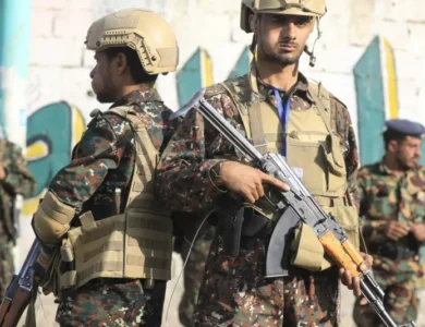 الحوثيون يحوّلون منازل خصومهم إلى معتقلات للنشطاء