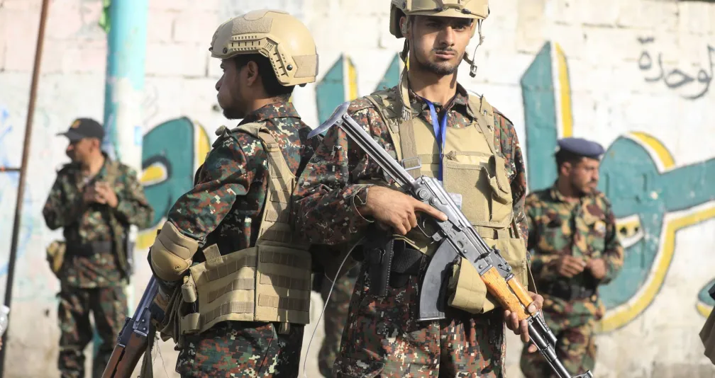 الحوثيون يحوّلون منازل خصومهم إلى معتقلات للنشطاء