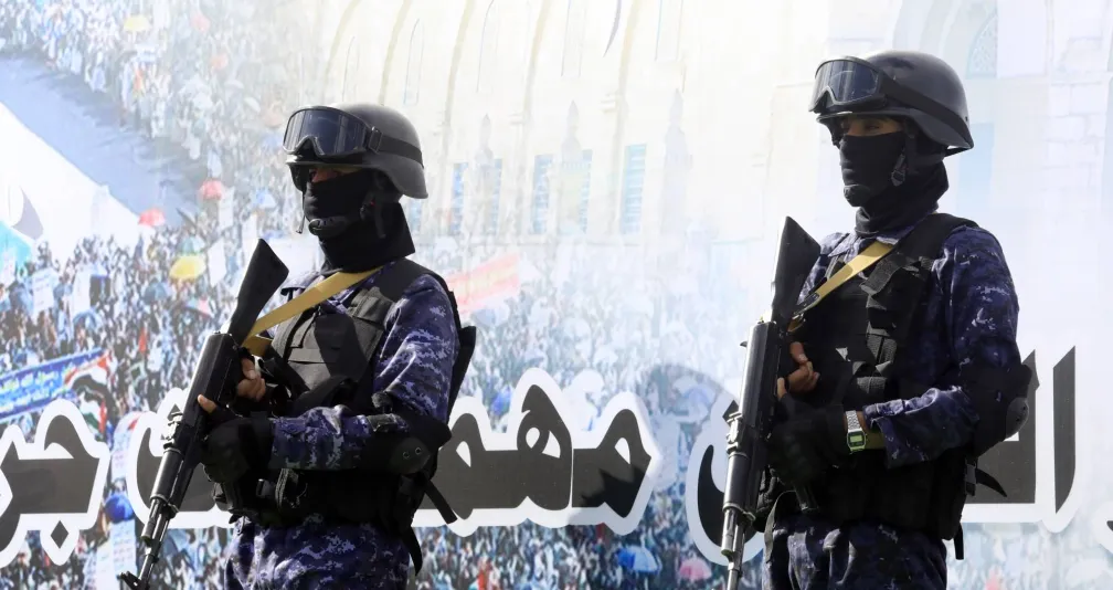 الحوثيون يستنفرون أمنياً عشية ذكرى إطاحة أسلافهم