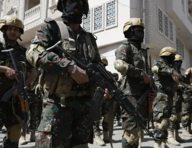 الحوثيون يضعون رئيس برلمانهم تحت الإقامة الجبرية