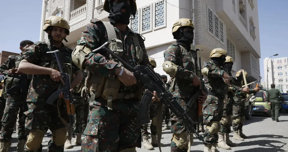 الحوثيون يضعون رئيس برلمانهم تحت الإقامة الجبرية