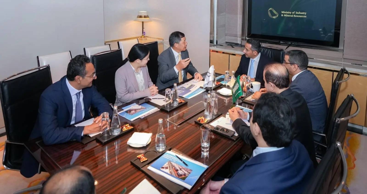 الخريّف يبحث في شنغهاي توسيع الشراكات الاستثمارية مع شركات صينية - أخبار السعودية