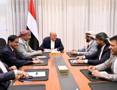 «الرئاسي اليمني» يؤكد التمسك بالشراكة والقيادة الجماعية