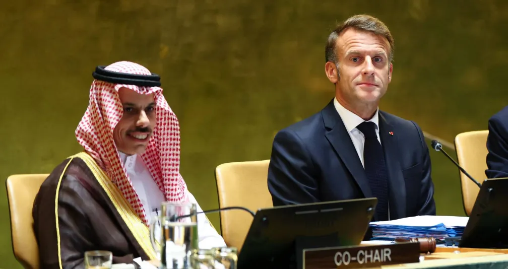 السعودية: «حل الدولتين» هو السبيل الوحيد للسلام... وفرنسا تعترف بدولة فلسطين (تغطية حية)