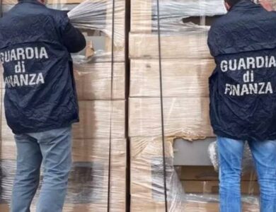 الشرطة الإيطالية تعثر على أكبر مصنع غير قانوني للسجائر «المضروبة» - أخبار السعودية