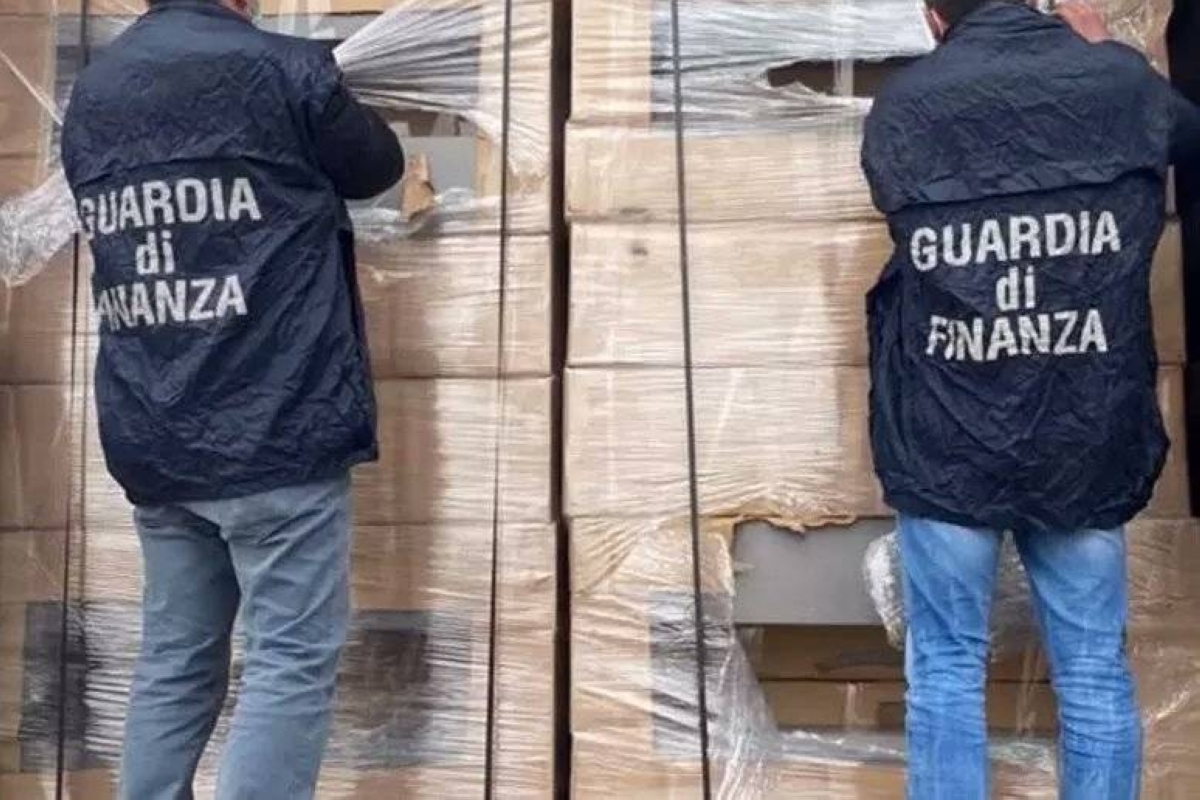 الشرطة الإيطالية تعثر على أكبر مصنع غير قانوني للسجائر «المضروبة» - أخبار السعودية