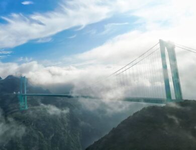 الصين تفتتح أعلى جسر معلق في العالم بارتفاع يفوق برج شنغهاي! - أخبار السعودية