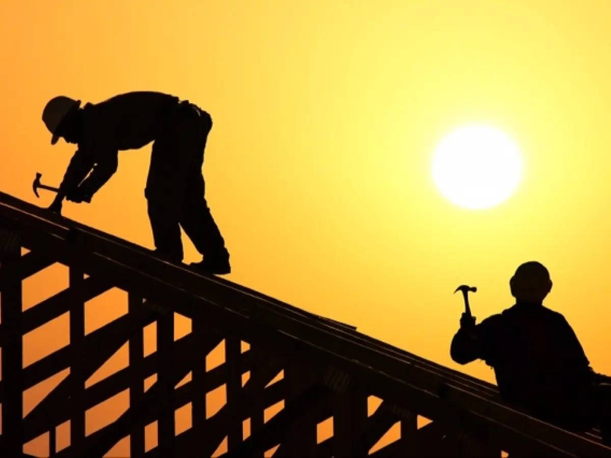 «الموارد البشرية» تُعلن انتهاء فترة تطبيق قرار حظر العمل تحت أشعة الشمس - أخبار السعودية