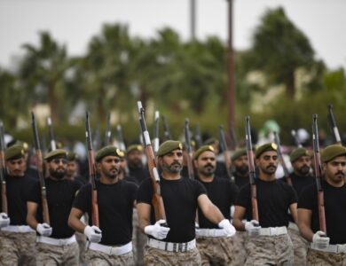 انطلاق مسيرة العرض في احتفالات الطائف باليوم الوطني الـ 95 - أخبار السعودية