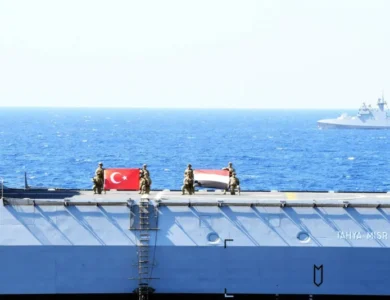 تقارب عسكري مصري - تركي يعزز التنسيق المشترك و«يقلق الجوار»