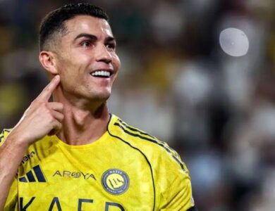 جماهير «الرياض» تهتف لميسي أمام رونالدو.. كيف ردّ «الدون»؟ - أخبار السعودية