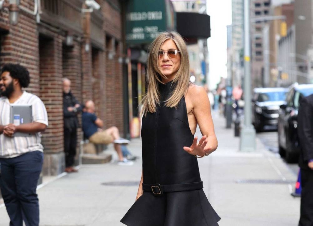 جنيفر أنيستون تكرّس إرث توم فورد بإطلالة سوداء راقية - أخبار السعودية