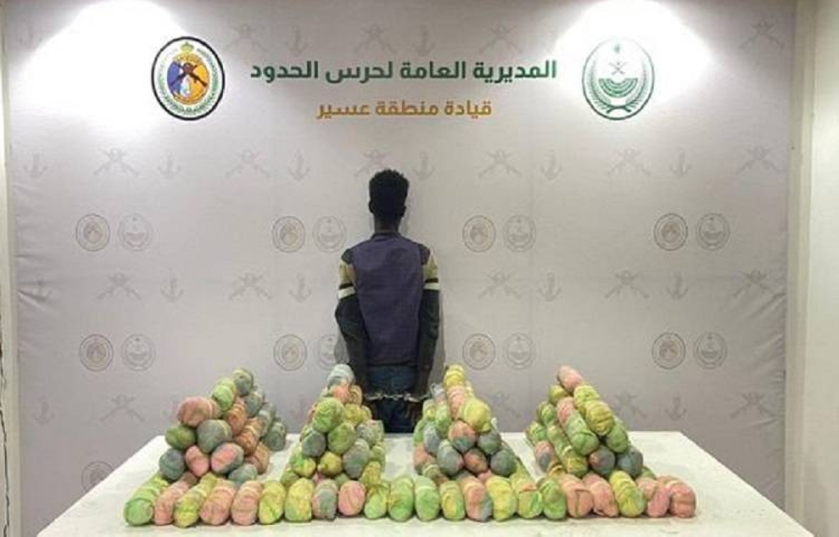 «حرس الحدود» بعسير يقبض على مخالف لنظام أمن الحدود لتهريبه 50 كيلوغراماً من القات - أخبار السعودية