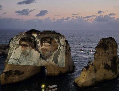 حزب الله يكسر قرار الحكومة بإضاءة صخرة الروشة بصور نصرالله وصفي الدين - أخبار السعودية