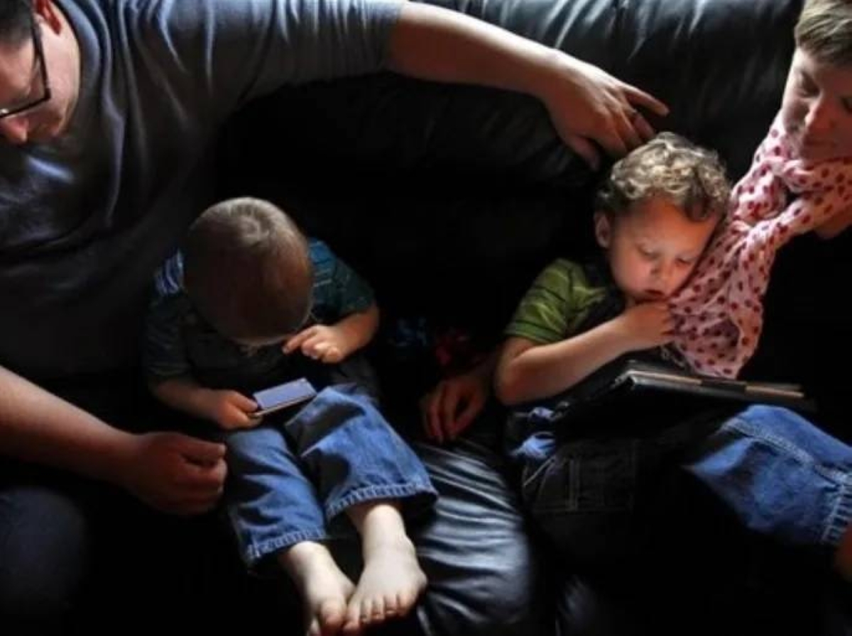 دراسة: إفراط الأطفال في استخدام «التواصل» يُغير سلوكياتهم للعنف - أخبار السعودية