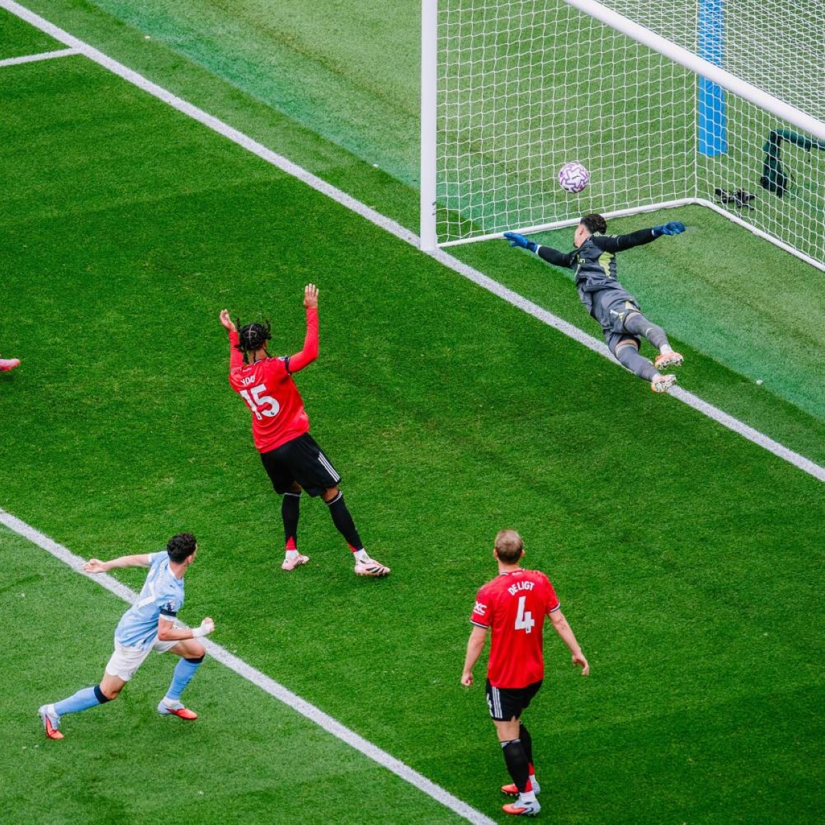 «ديربي مانشستر» يبتسم للسيتي بالـ 3 - أخبار السعودية