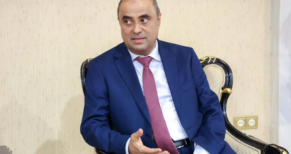 رئيس الوزراء اليمني: العملة لا تتحسن بالشعارات بل بالقرارات الصعبة