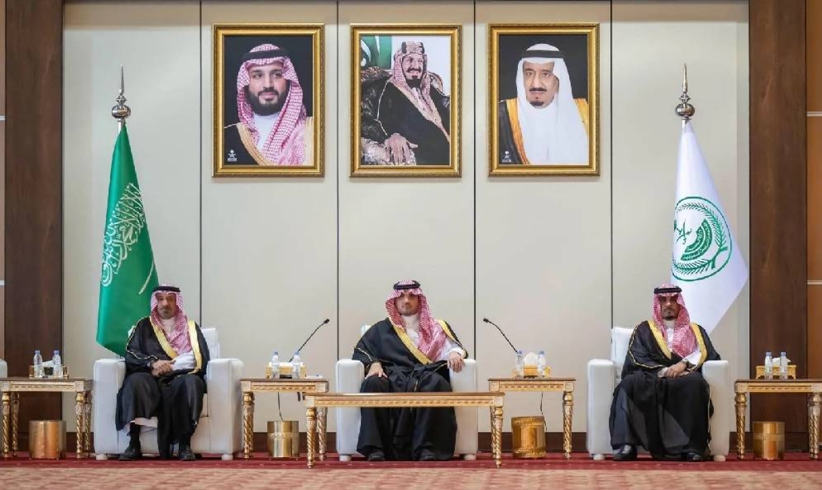 عبدالعزيز بن سعود يلتقي عدداً من المواطنين من أهالي منطقة نجران - أخبار السعودية