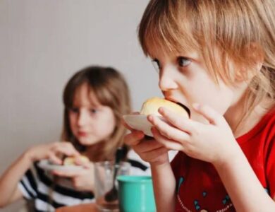 «عكاظ» تنشر لائحة الوجبات الغذائية المخصصة للأطفال في المنشآت التي تقدم الطعام خارج المنزل - أخبار السعودية