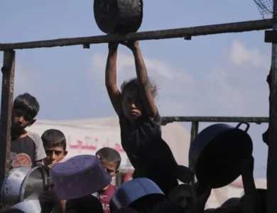 كيف تعمل إسرائيل على «هندسة التجويع» في غزة؟