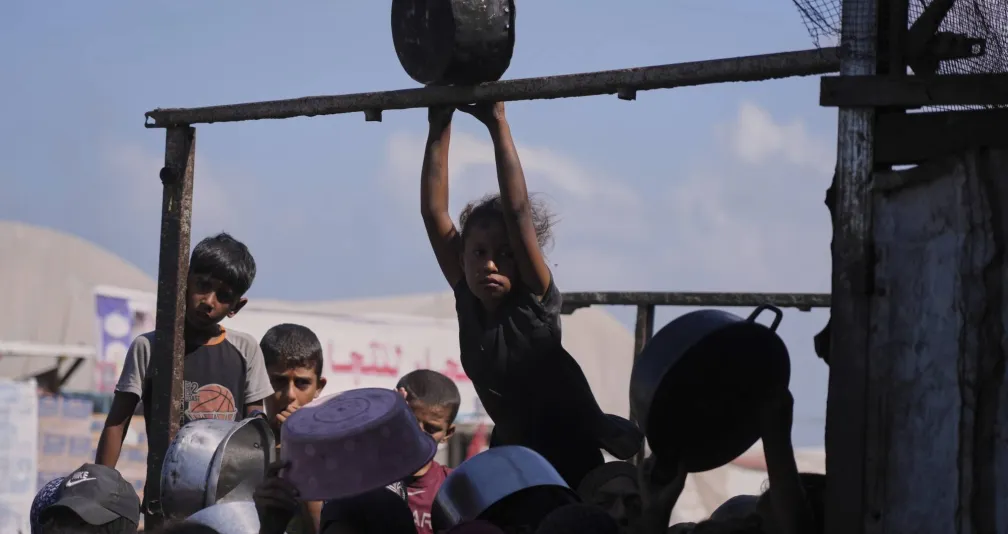 كيف تعمل إسرائيل على «هندسة التجويع» في غزة؟