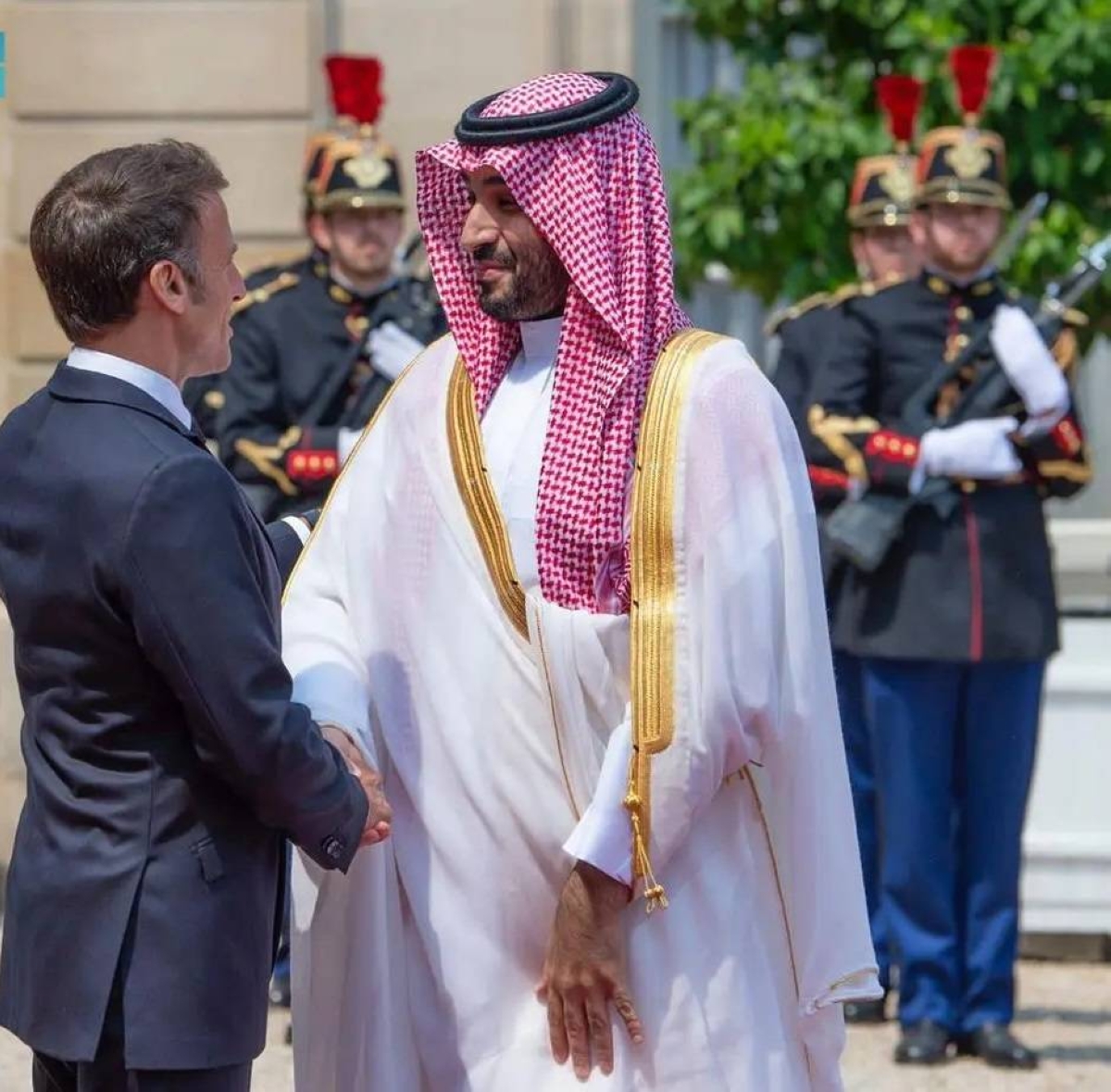 ماكرون يناقش مع ولي العهد مؤتمر حل الدولتين - أخبار السعودية
