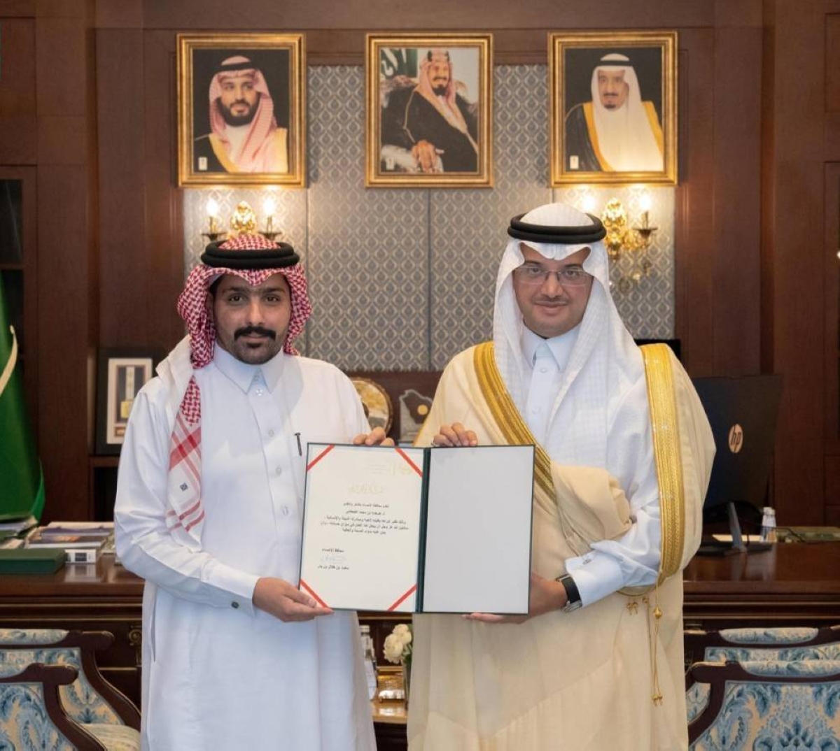 محافظ الأحساء يكرّم مواطناً تبرع بإحدى كليتيه لأخيه - أخبار السعودية
