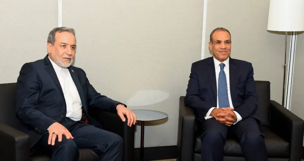 مصر تؤكد أهمية «تهيئة الظروف» لاستئناف المفاوضات الإيرانية - الأميركية