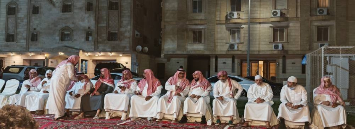 مقرن بن ممدوح يعزي أسرة النجار في فقيدتهم - أخبار السعودية