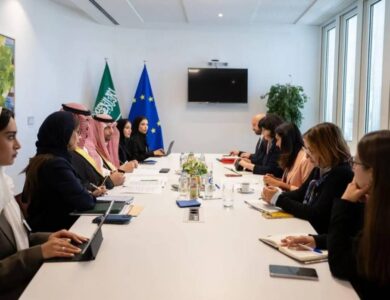 وزير الاقتصاد والتخطيط يلتقي مسؤولين دوليين - أخبار السعودية