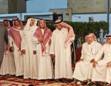 آل باظراح يستقبلون المواسين في فقيدتهم - أخبار السعودية