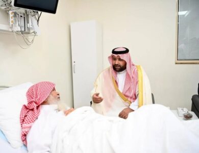 أمير جازان ونائبه يطمئنان على صحة الشيخ العامري - أخبار السعودية