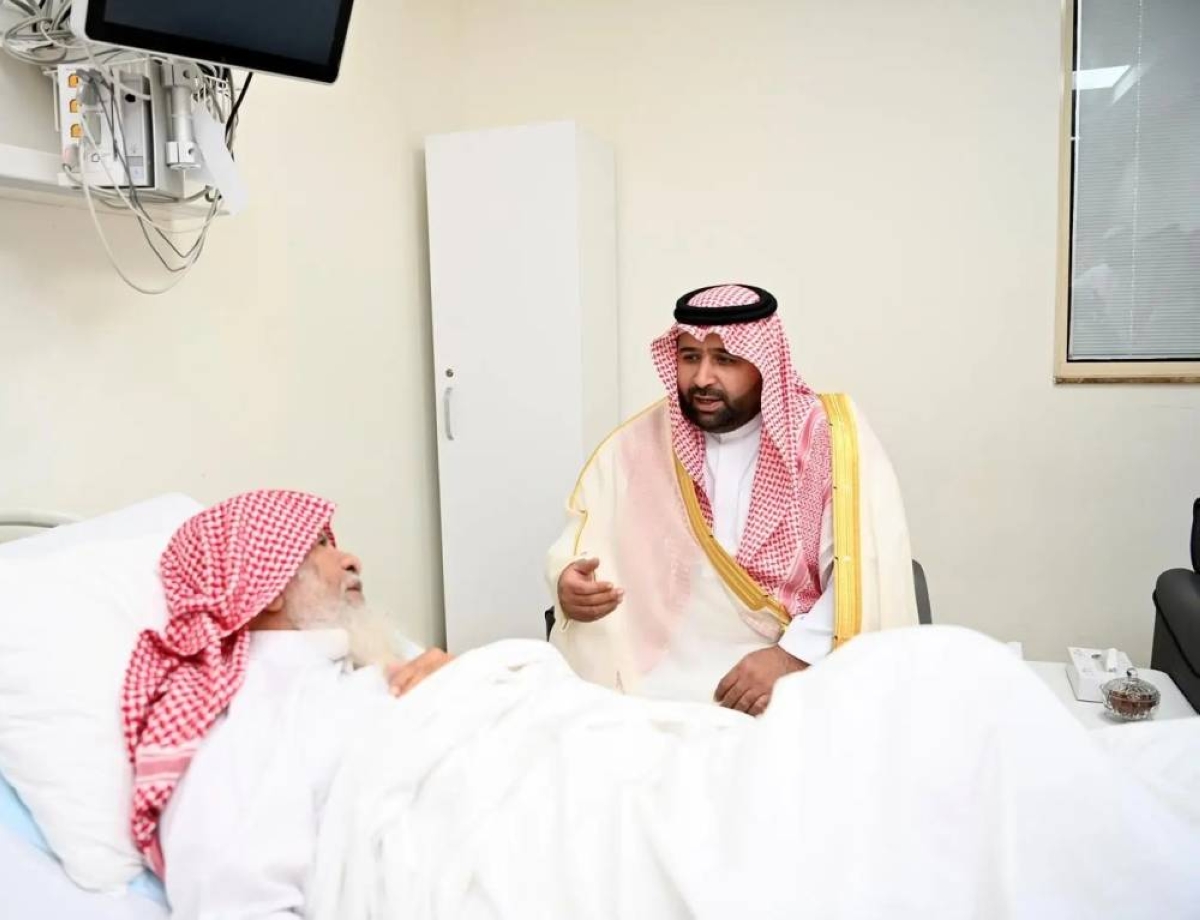 أمير جازان ونائبه يطمئنان على صحة الشيخ العامري - أخبار السعودية