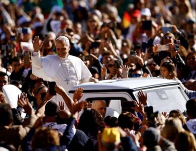 بابا الفاتيكان يهاجم سياسات ترمب: معاملة المهاجرين اللاإنسانية ليست مؤيدة للحياة - أخبار السعودية