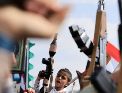 حملة حوثية لابتزاز التجار بذريعة مقاطعة البضائع الأميركية