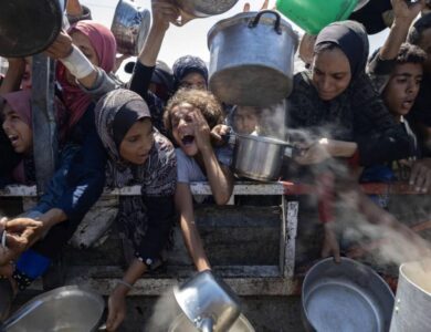 كيف غيرت وسائل التواصل قصة الحرب بين إسرائيل وغزة؟ - أخبار السعودية