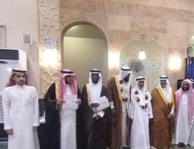 محافظ الوجه يكرم حافظَي القرآن التدلاوي والجهني - أخبار السعودية