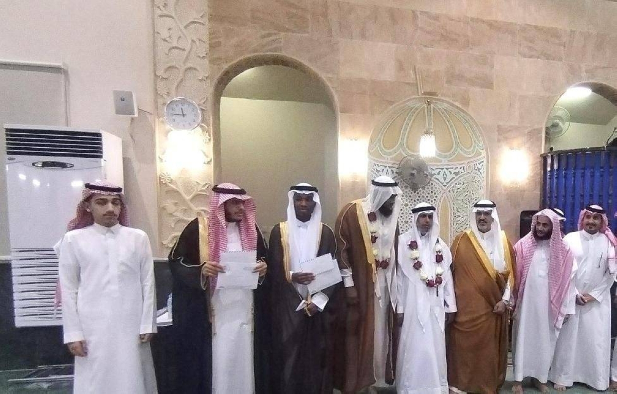 محافظ الوجه يكرم حافظَي القرآن التدلاوي والجهني - أخبار السعودية