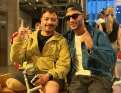 محمد رمضان يهدي شاباً سعودياً من ذوي الهمم دعوة لحضور حفله في نيويورك - أخبار السعودية