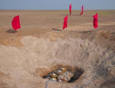 «مسام» يتلف 3977 لغماً وقنبلة ومخلفات حربية في باب المندب - أخبار السعودية