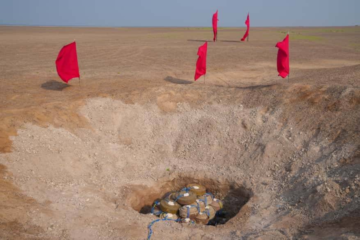 «مسام» يتلف 3977 لغماً وقنبلة ومخلفات حربية في باب المندب - أخبار السعودية