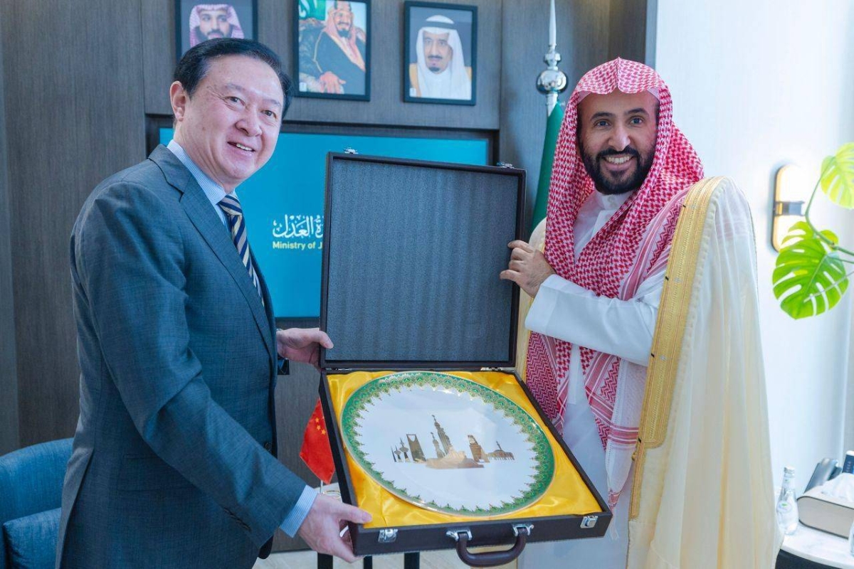 وزير العدل والسفير الصيني يبحثان تعزيز التعاون في المجالات العدلية والقانونية - أخبار السعودية