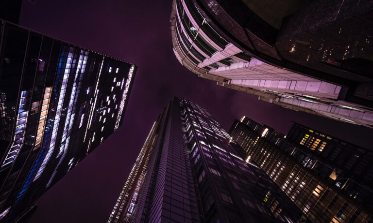 بالبوت الأخضر الطويل.. هيفاء وهبي بإطلالة شتوية مميزة